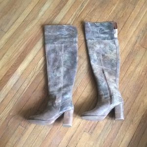 Over-the-knee genuine leather boots.